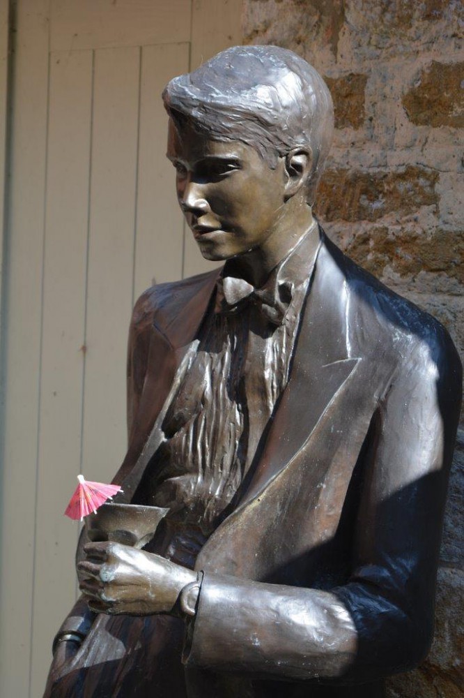 Newton House - Newton Surmaville